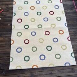 Matta från Axeco med cirklar, 140x195 cm